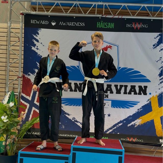 Unga BJJ-tävlande från STHLM SHOOT i Bromma på prispallen, Scandinavian Open